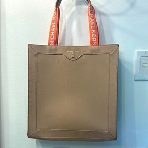 Michael Kors Tote